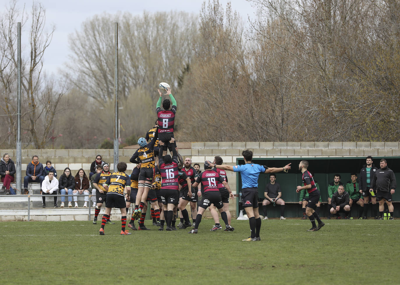 El León Rugby se impone al Salamanca en el partido de ida disputado en Salamanca.