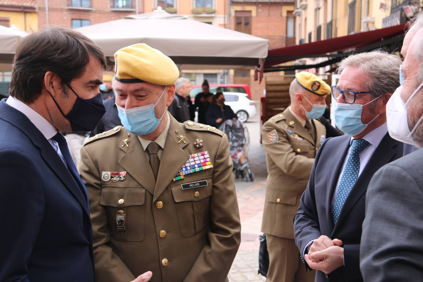 Acto de entrega de la Medalla de Oro de la Cámara de Comercio de León a la Unidad Militar de Emergencias