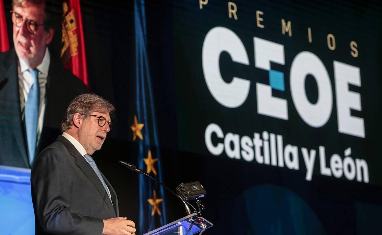 El presidente de la CEOE en Castilla y León, Santiago Aparicio, durante un acto público.