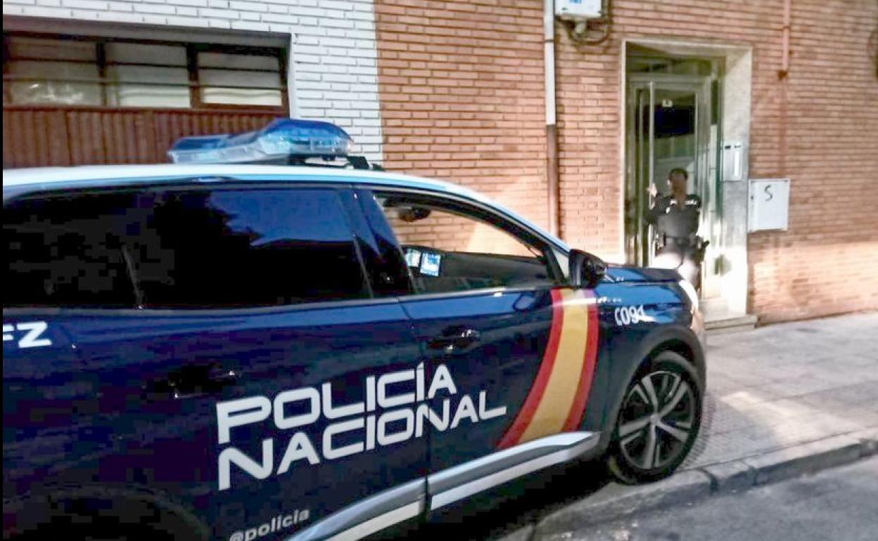 Imagen de un coche patrulla de la Policía Nacional de León. 