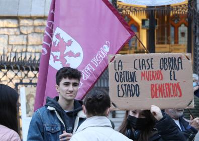 Imagen secundaria 1 - León sale a la calle para mostrar su solidaridad con el pueblo saharaui y denunciar la «hipocresía» del Gobierno