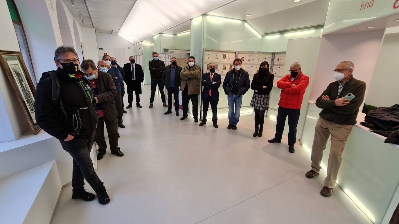 Nuestra Señora de las Angustias y Soledad, la cofradía vas longeva de León, presenta sello y matasellos propio en la antesala de la Semana Santa. El afán coleccionista de Gonzalo González Cayón permite desarrollar la iniciativa que coincide con una exposición filatélica en San Marcelo. 