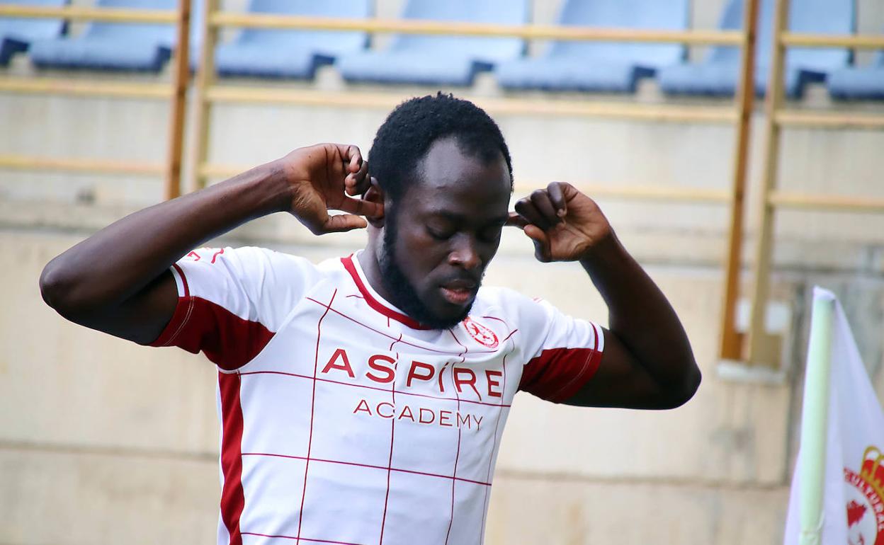 Ketu celebra uno de sus goles con la Cultural