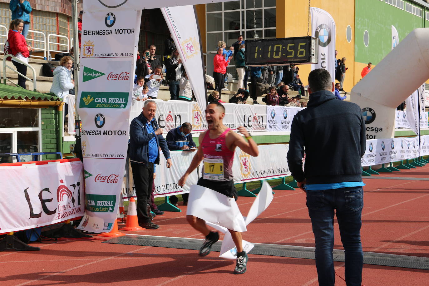 Fotos: Llegada a meta de la Media Maratón