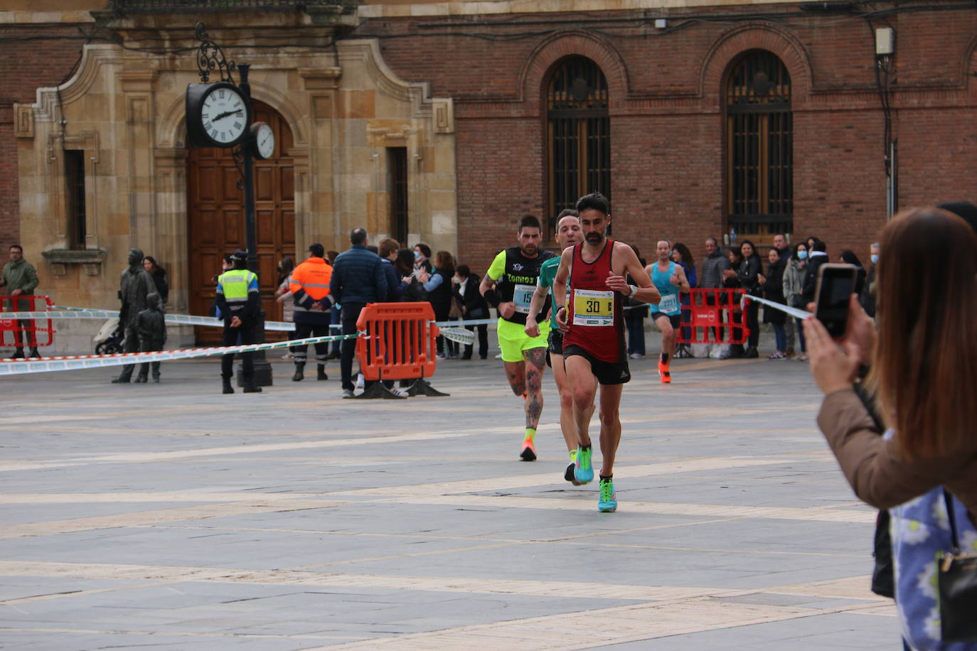 Fotos: Paso junto a la Catedral