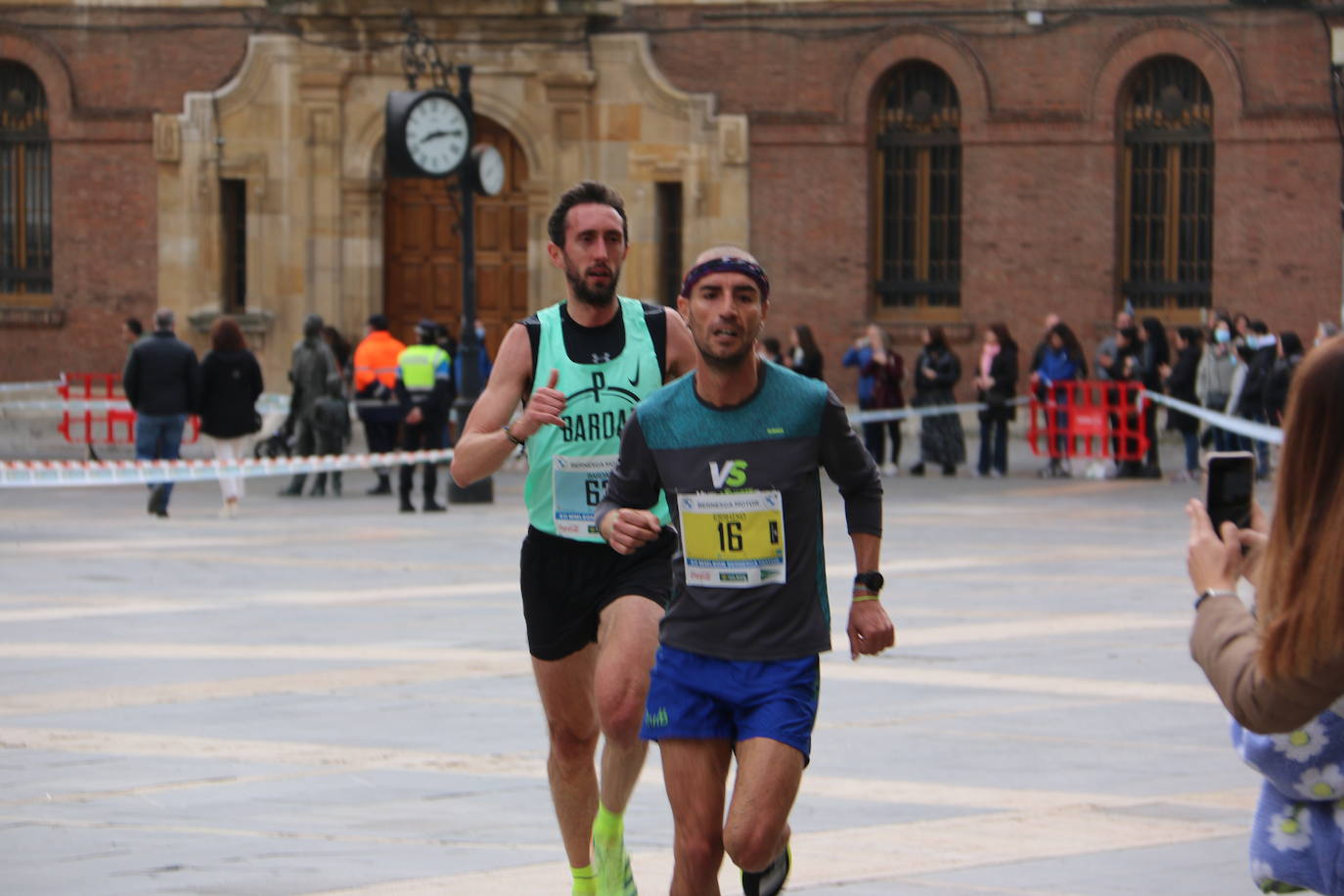 Fotos: Paso junto a la Catedral