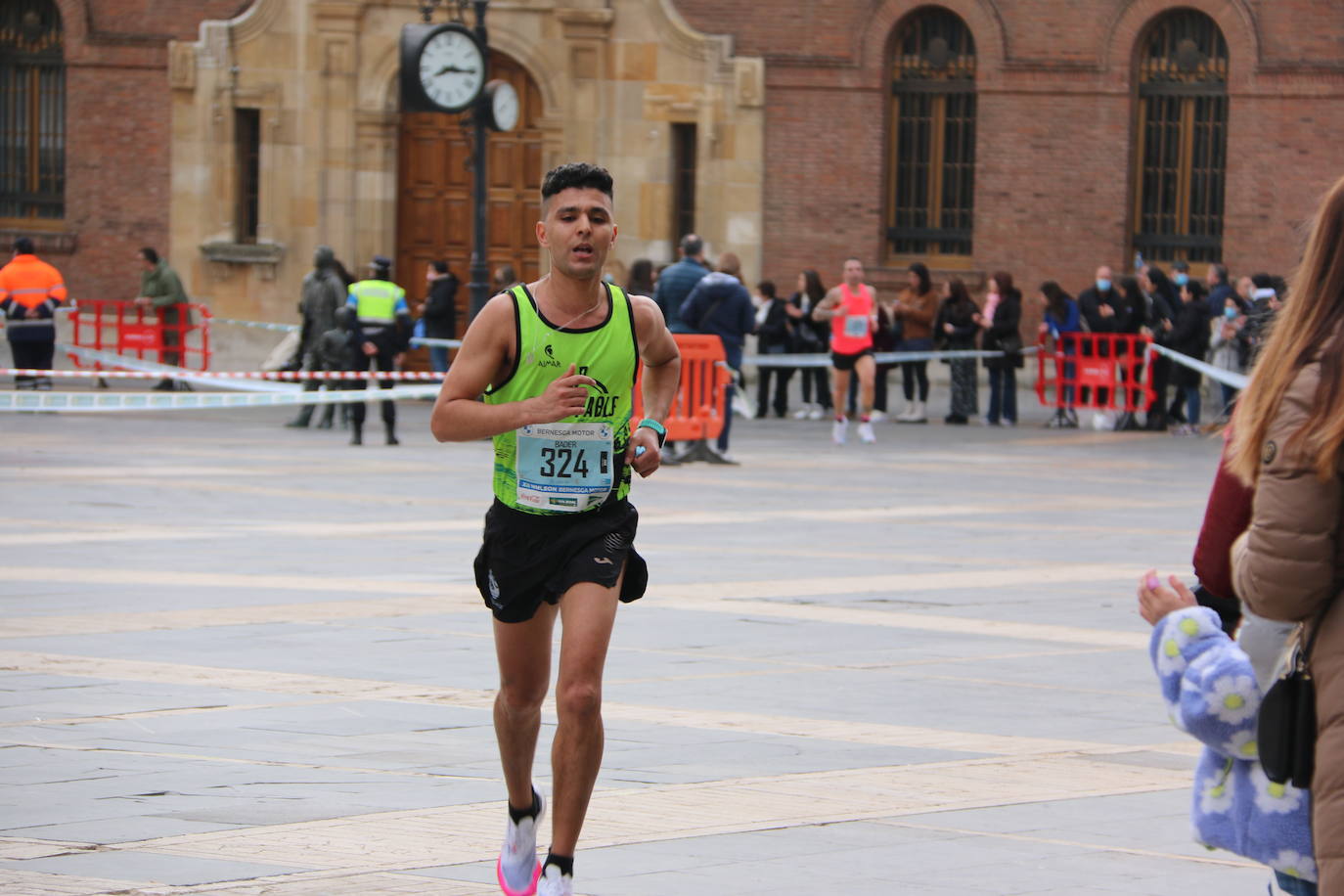 Fotos: Paso junto a la Catedral