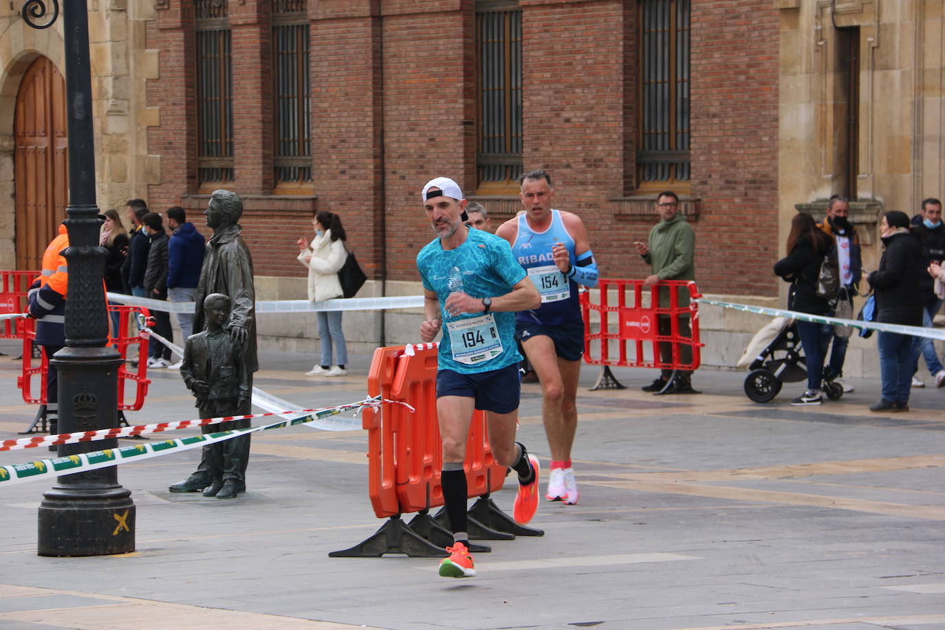 Fotos: Paso junto a la Catedral