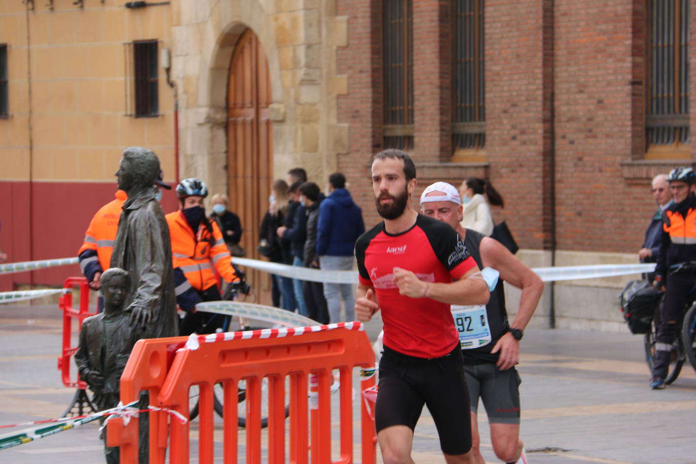 Fotos: Paso junto a la Catedral