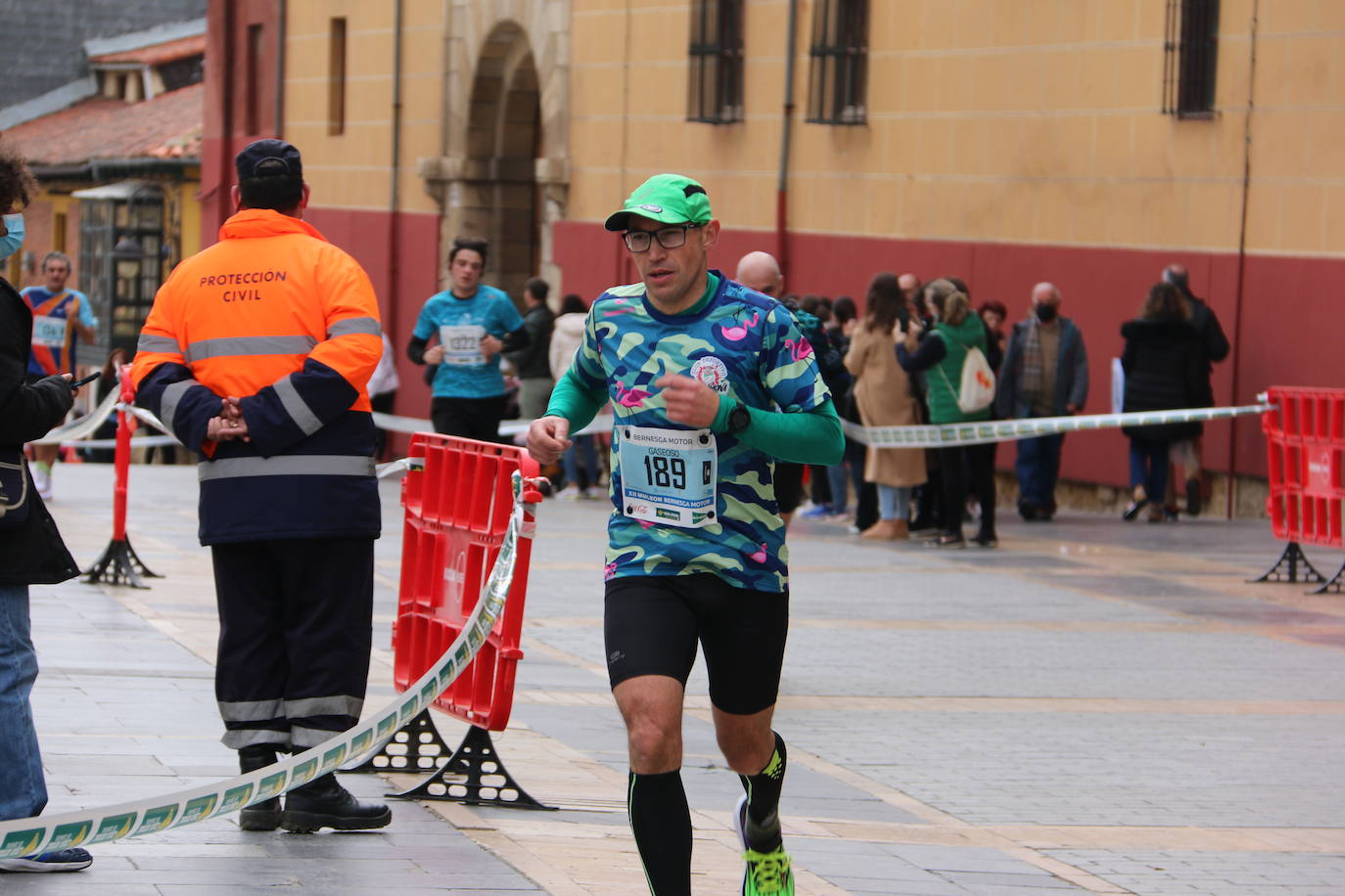 Fotos: Paso junto a la Catedral