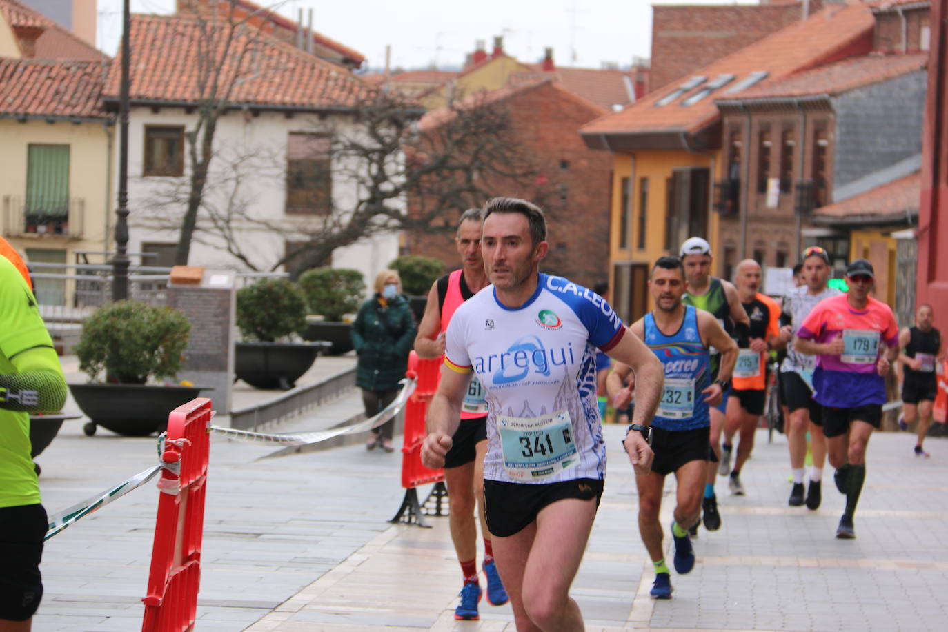 Fotos: Paso junto a la Catedral