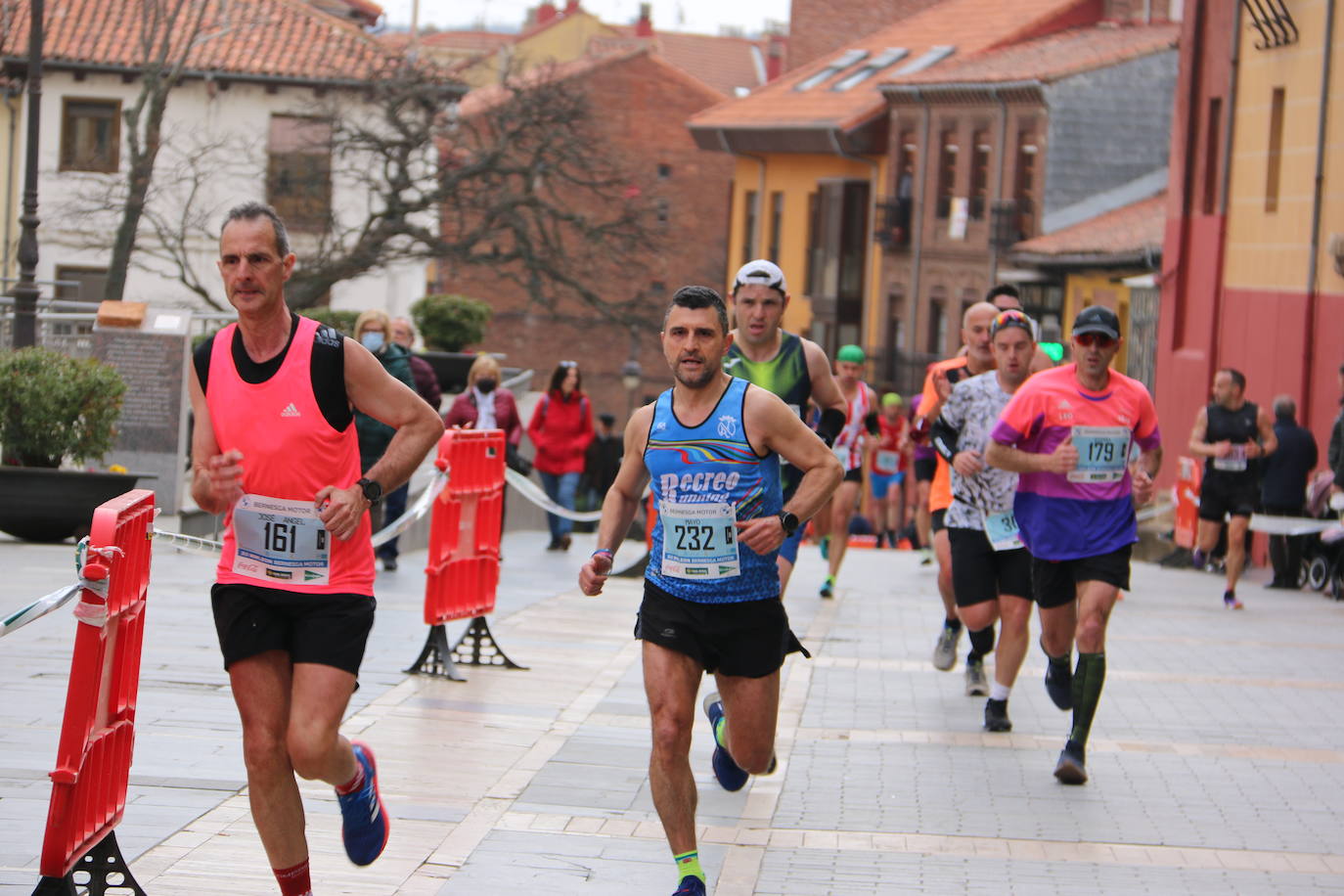 Fotos: Paso junto a la Catedral