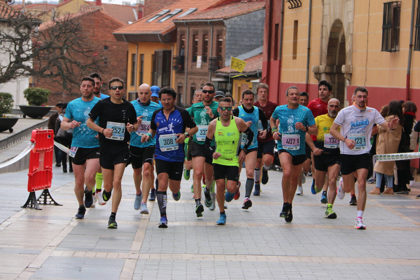 Fotos: Paso junto a la Catedral