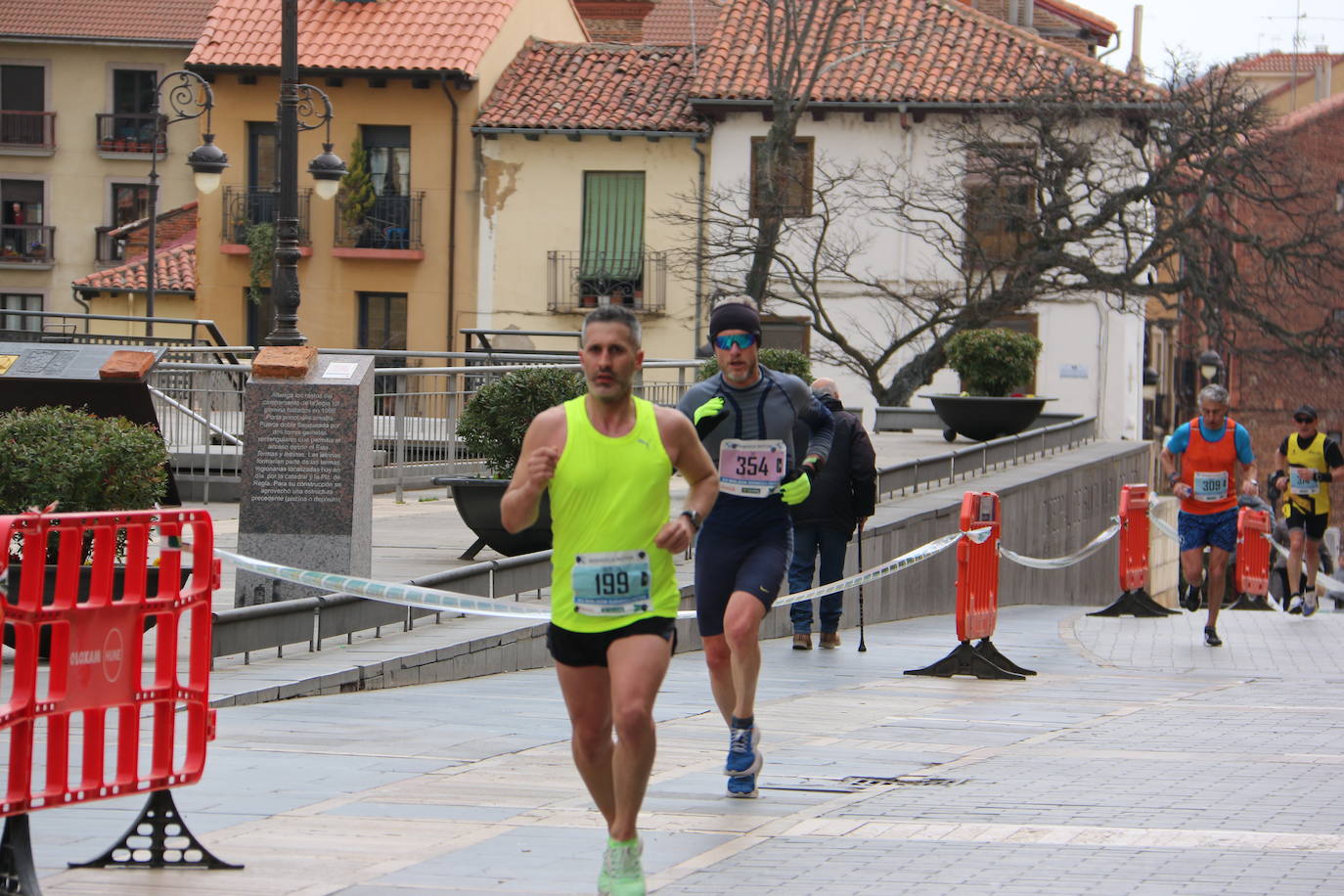 Fotos: Paso junto a la Catedral