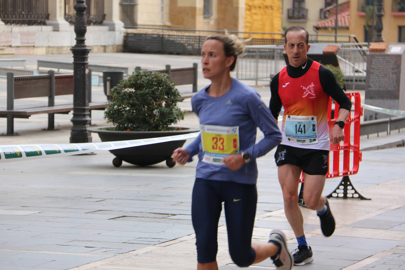 Fotos: Paso junto a la Catedral