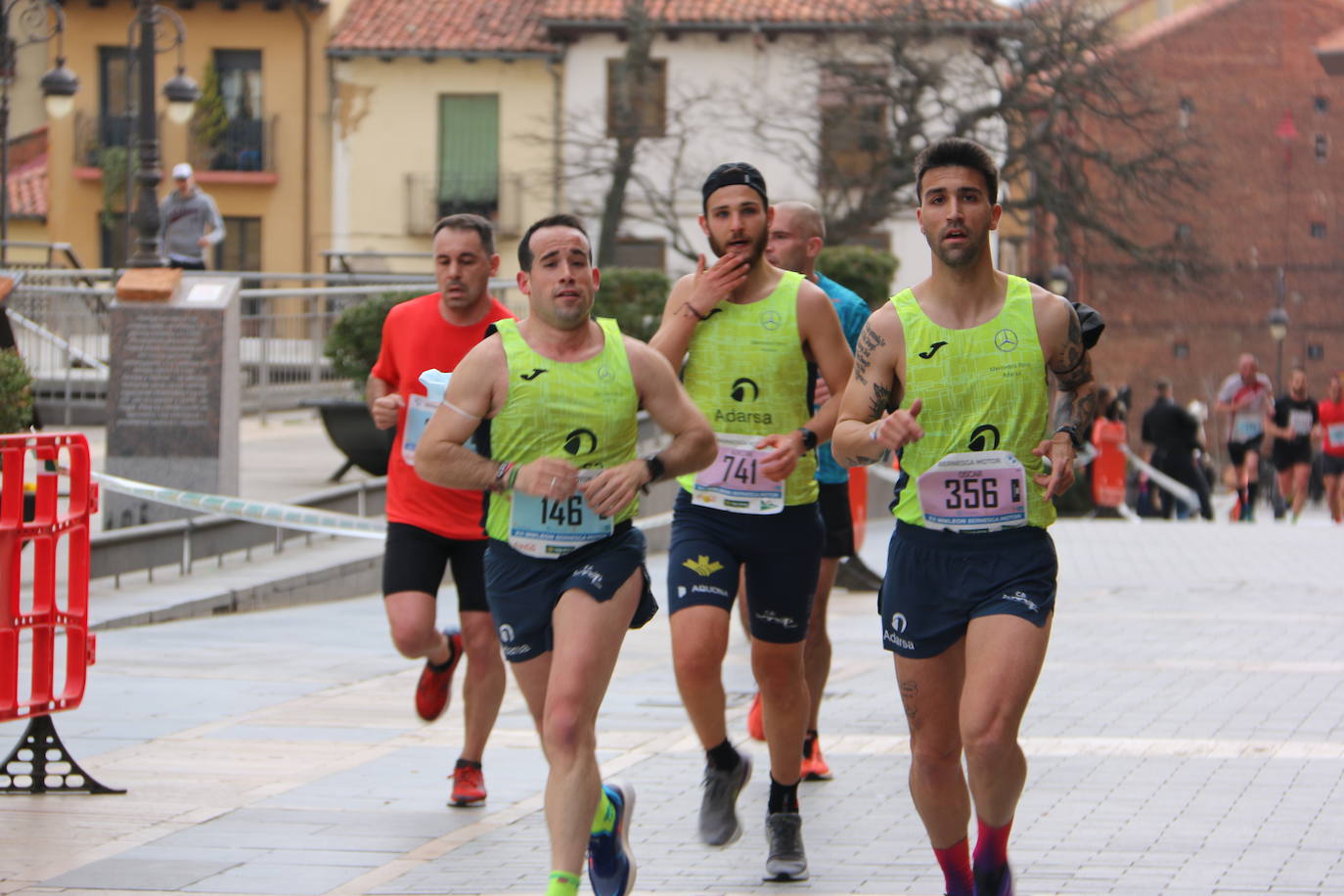 Fotos: Paso junto a la Catedral