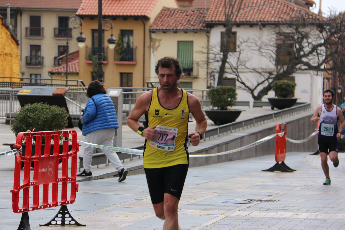 Fotos: Paso junto a la Catedral