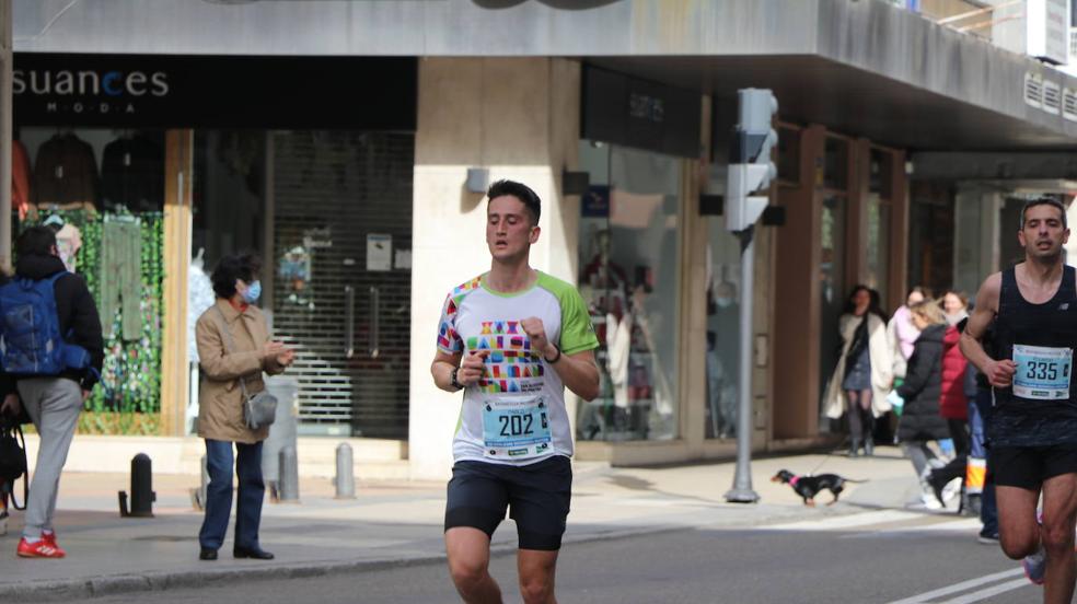 Paso por el kilómetro 20 de la Media Maratón