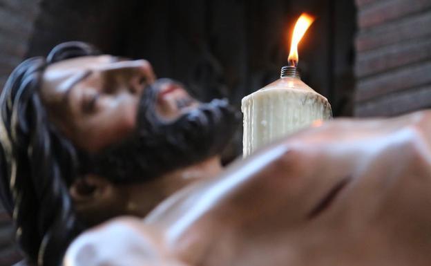 Imagen de uno de los pasos que la cofradía procesiona por las calles de León durante dos días.