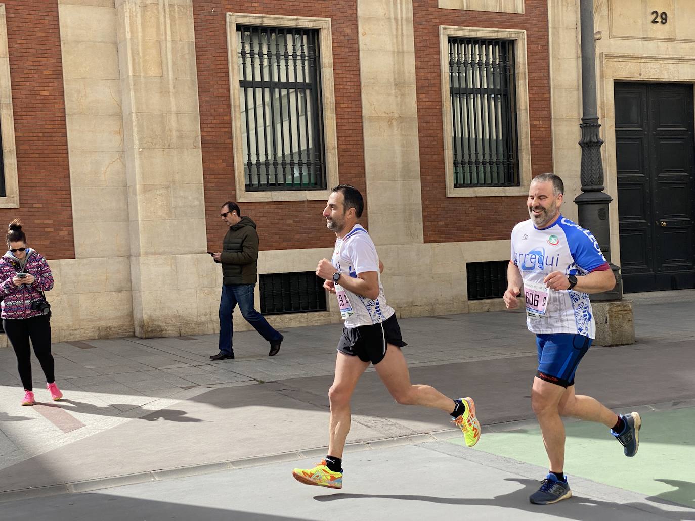 Fotos: La media maratón de León a su paso por Ordoño II (I)