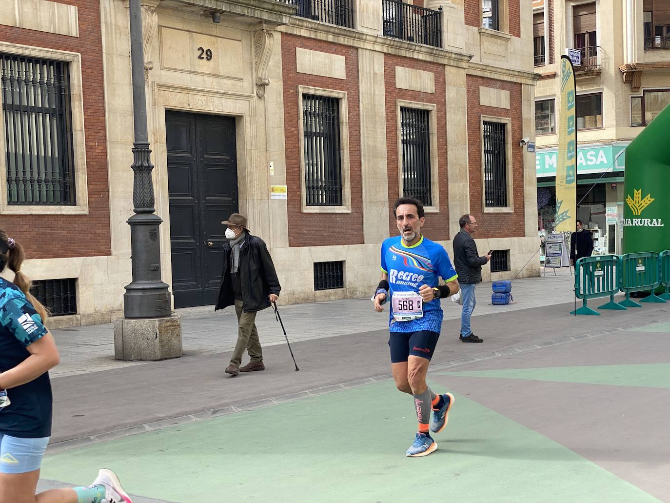 Fotos: La media maratón de León a su paso por Ordoño II (I)