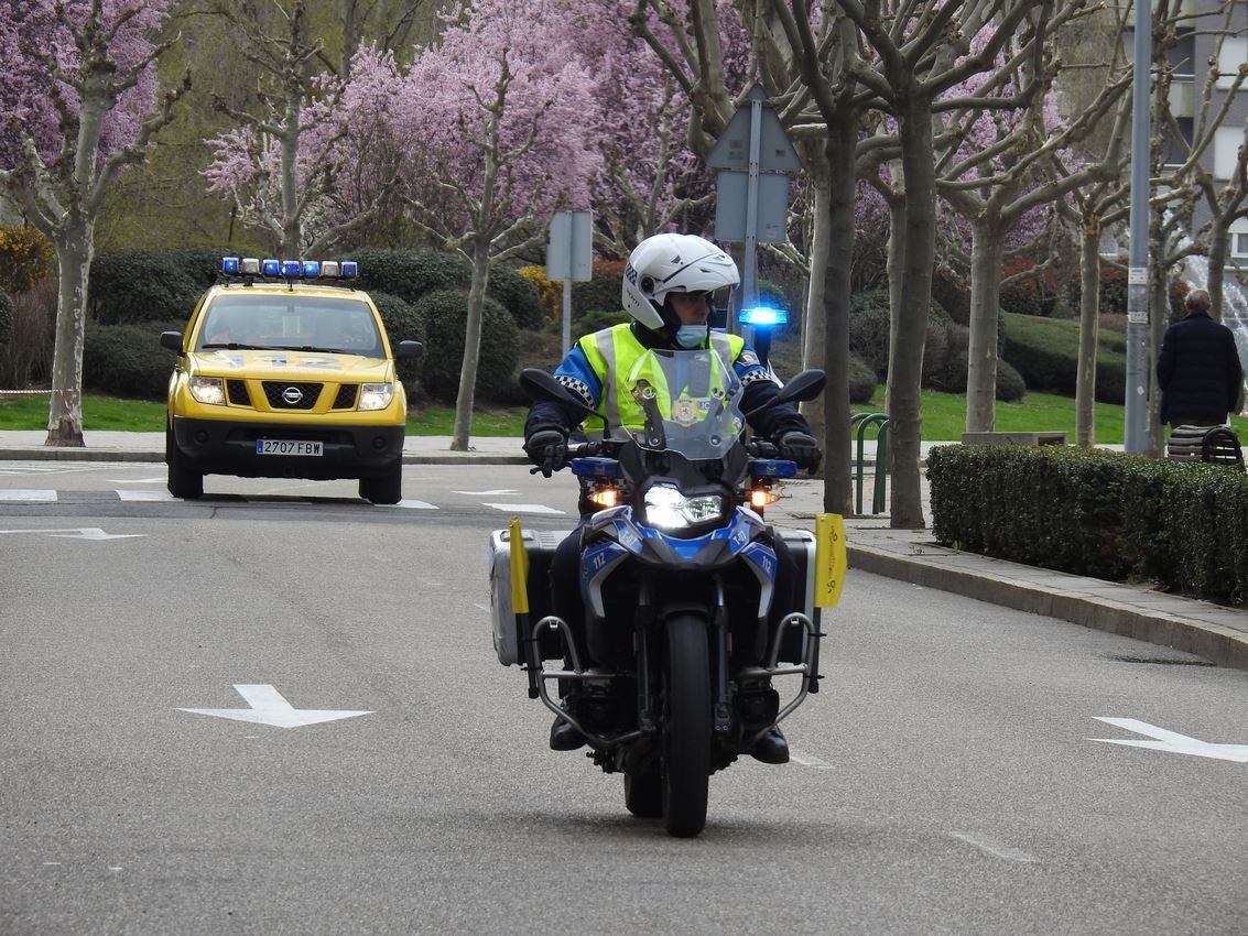 Los corredores han participado en esta prueba que recorre 21 kilómetros por la ciudad de León.