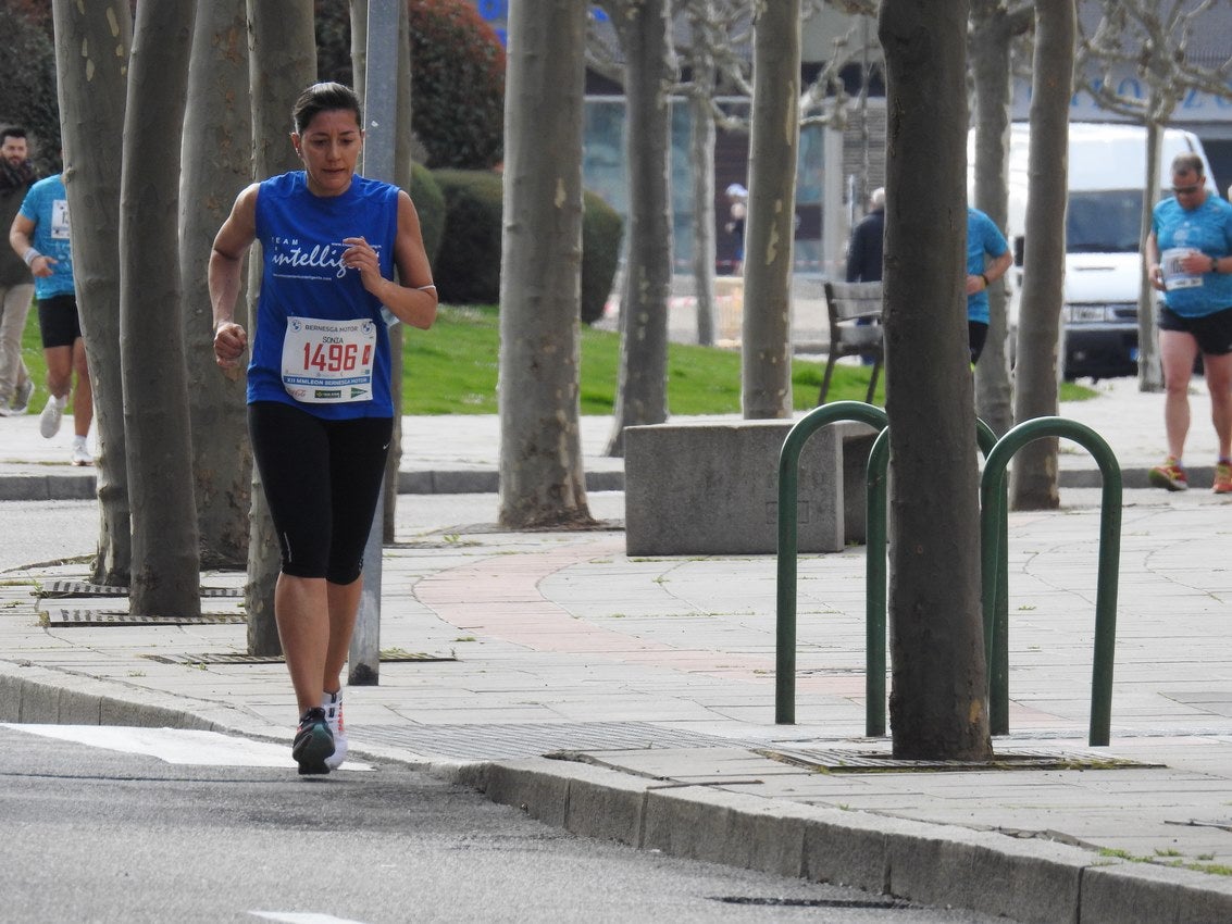 Los corredores han participado en esta prueba que recorre 21 kilómetros por la ciudad de León.