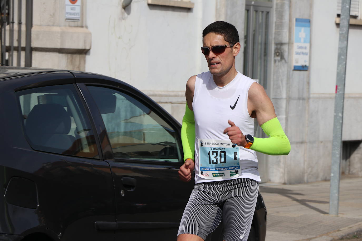 Últimos metros antes de afrontar la recta final, con los corredores buscando los mejores puestos.
