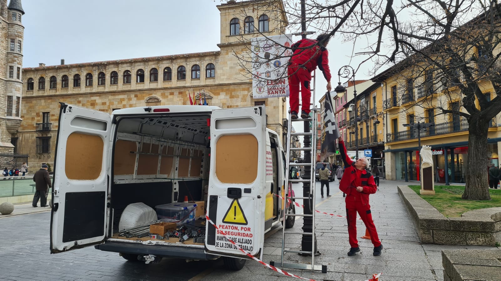 Fotos: La ciudad se engalona para la pasión