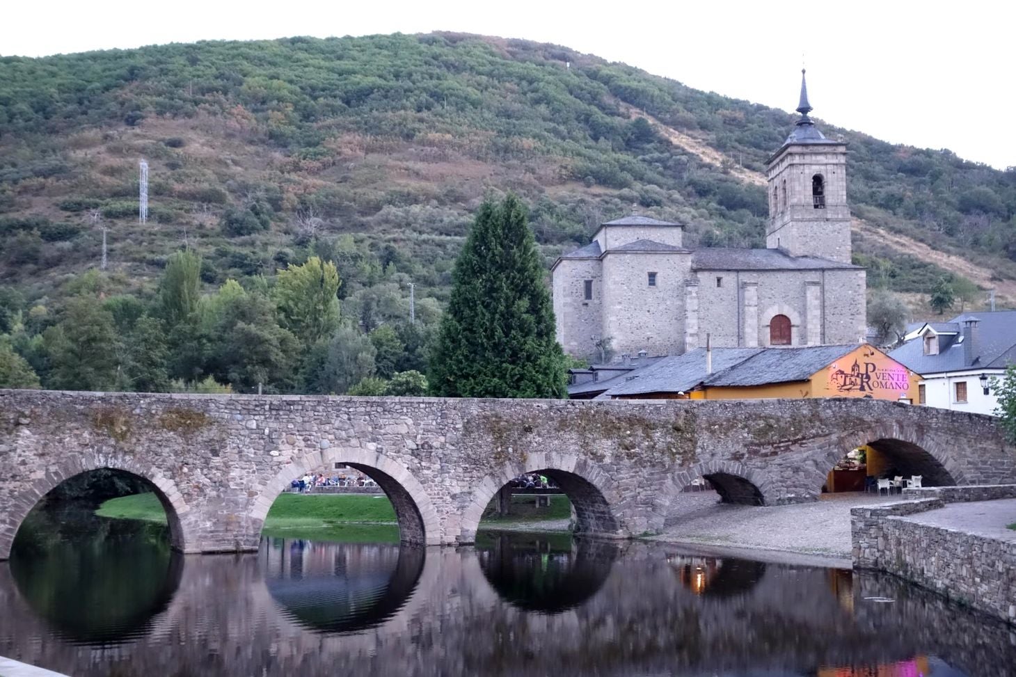 12 'aventuras' que merece la pena vivir o revivir en la provincia de León | León ofrece un amplio catálogo de destinos que llaman a la puerta de los turistas para la próxima Semana Santa. 