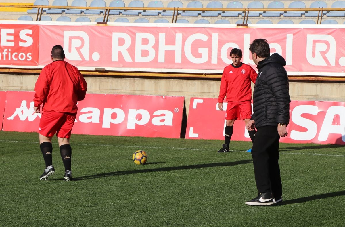 La Cultural organiza el último entrenamiento de su equipo inclusivo, con exjugadores y usuarios de Asprona León, para el torneo '+ Que Goles' que se disputará el domingo en Burgos.