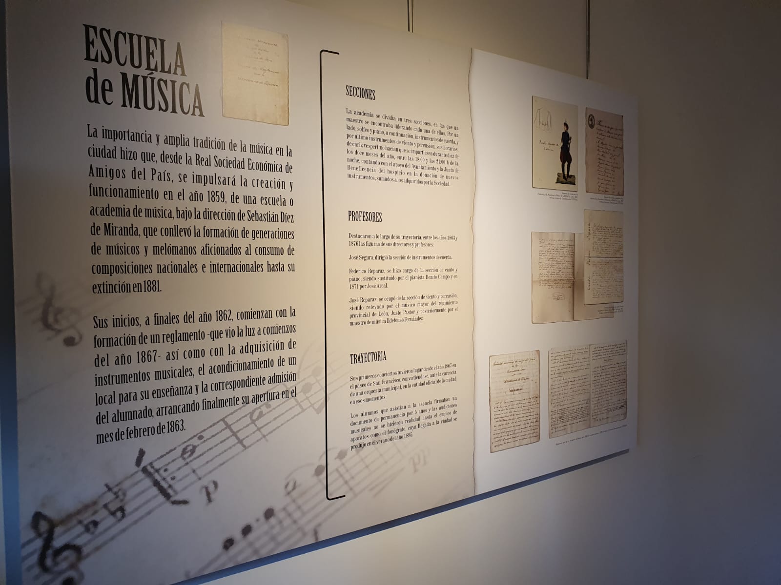 Exposición en conmemoración a 240 aniversario de la Real Sociedad Económica de Amigos del País, en el Museo Casa Botines.