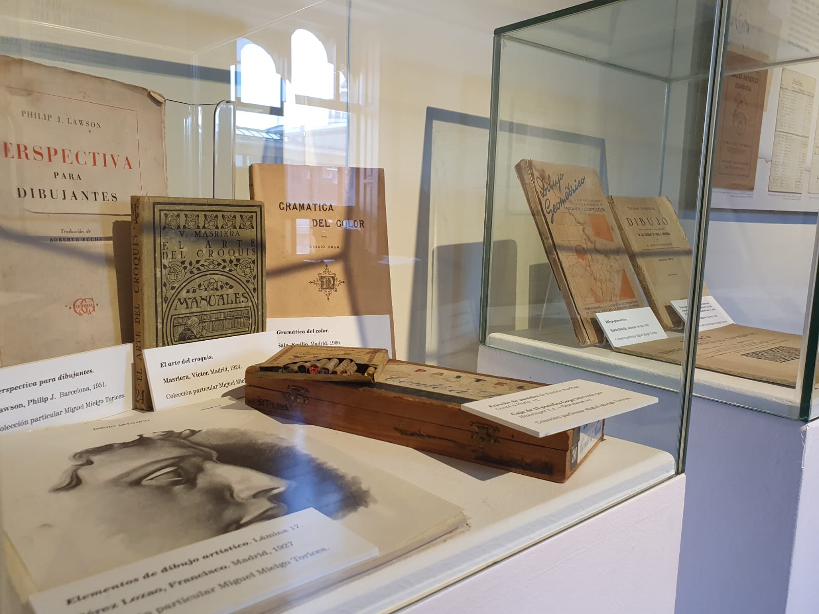 Exposición en conmemoración a 240 aniversario de la Real Sociedad Económica de Amigos del País, en el Museo Casa Botines.