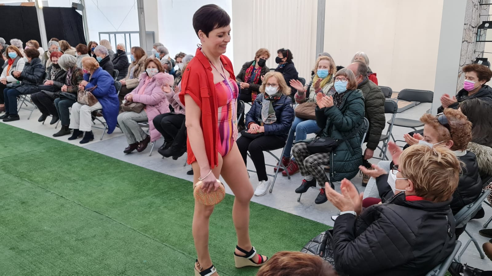 El Corte Inglés ha acogido un año más el desfile de lencería y trajes de baño de Almon en el que las modelos han sido mujeres que han superado cáncer de mama, dando visibilidad a las heroínas que han derrotado al cáncer de mama.