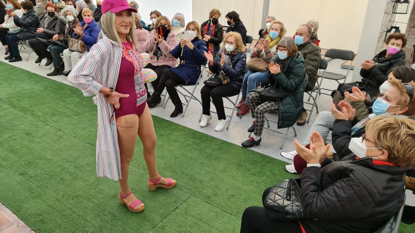 El Corte Inglés ha acogido un año más el desfile de lencería y trajes de baño de Almon en el que las modelos han sido mujeres que han superado cáncer de mama, dando visibilidad a las heroínas que han derrotado al cáncer de mama.