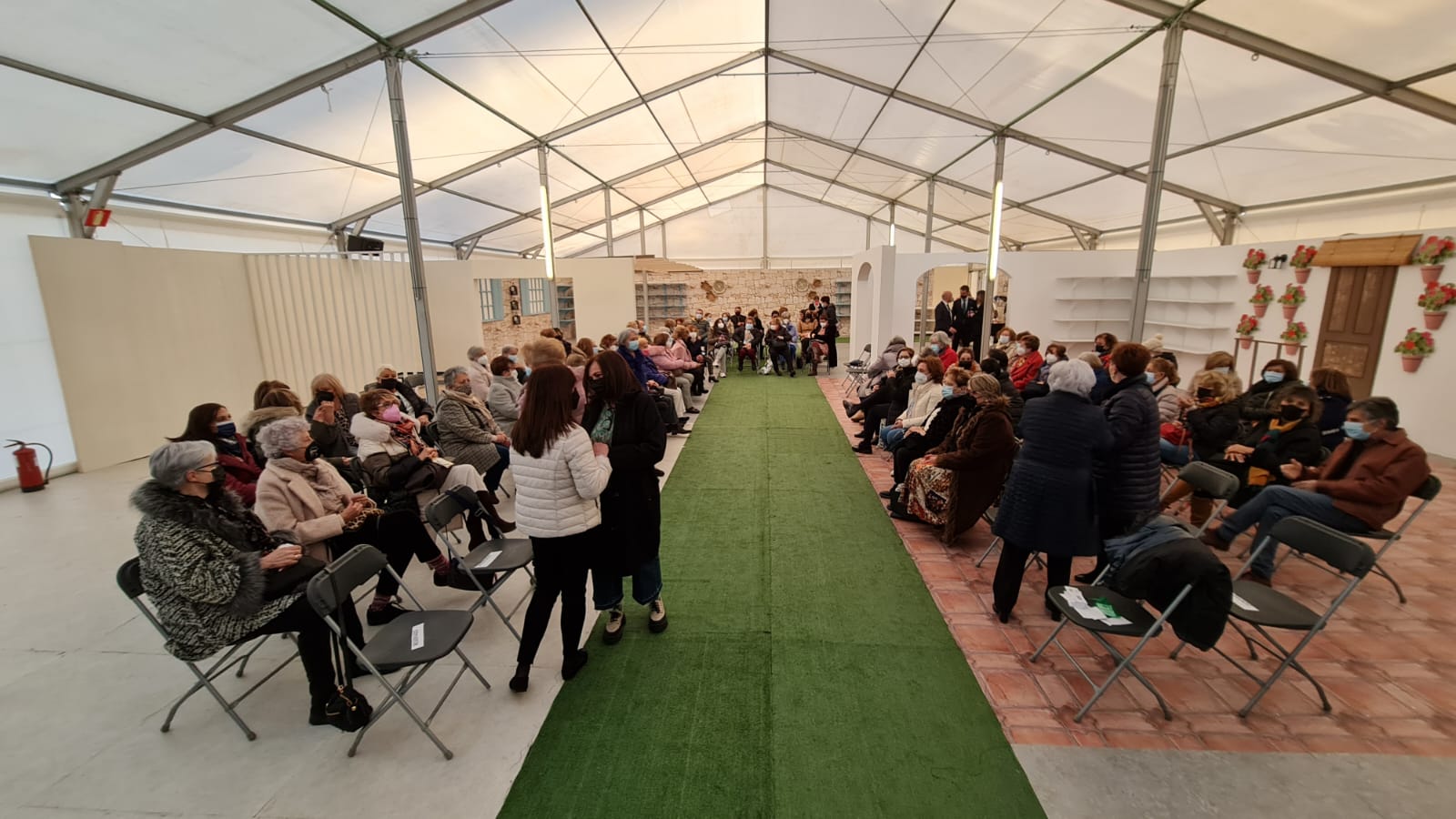 El Corte Inglés ha acogido un año más el desfile de lencería y trajes de baño de Almon en el que las modelos han sido mujeres que han superado cáncer de mama, dando visibilidad a las heroínas que han derrotado al cáncer de mama.