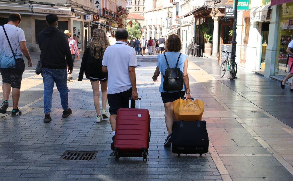 La Junta pone en marcha el programa de viajes del 'Club de los 60' para la campaña de otoño