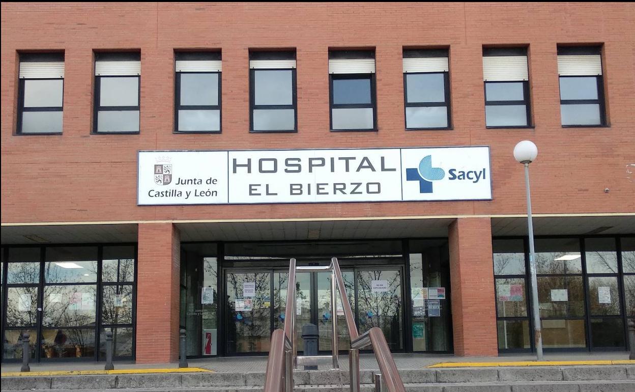 Fachada principal del Hospital de El Bierzo.