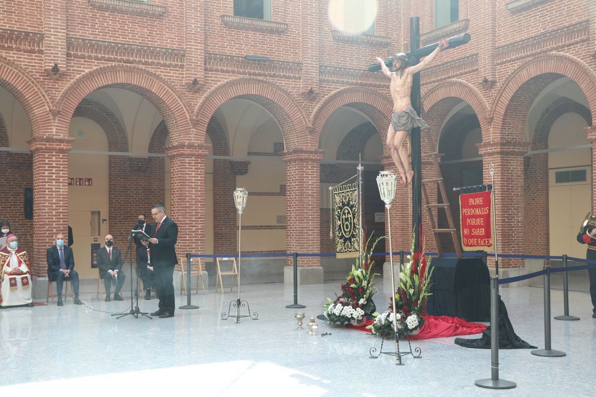 La Cofradía de las Siete Palabras ha presentado este sábado su nueva imagen que completa así los siete pasos que procesionarán el próximo Viernes Santo por las calles de León.