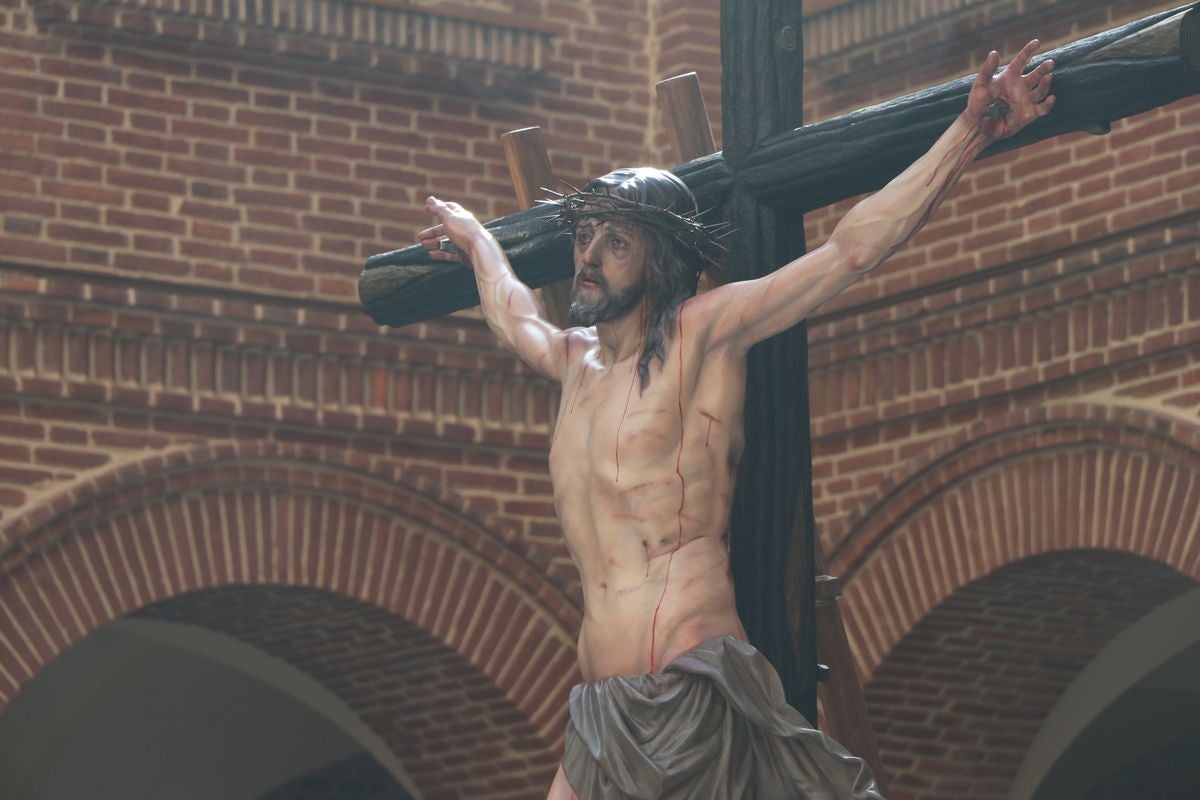 La Cofradía de las Siete Palabras ha presentado este sábado su nueva imagen que completa así los siete pasos que procesionarán el próximo Viernes Santo por las calles de León.