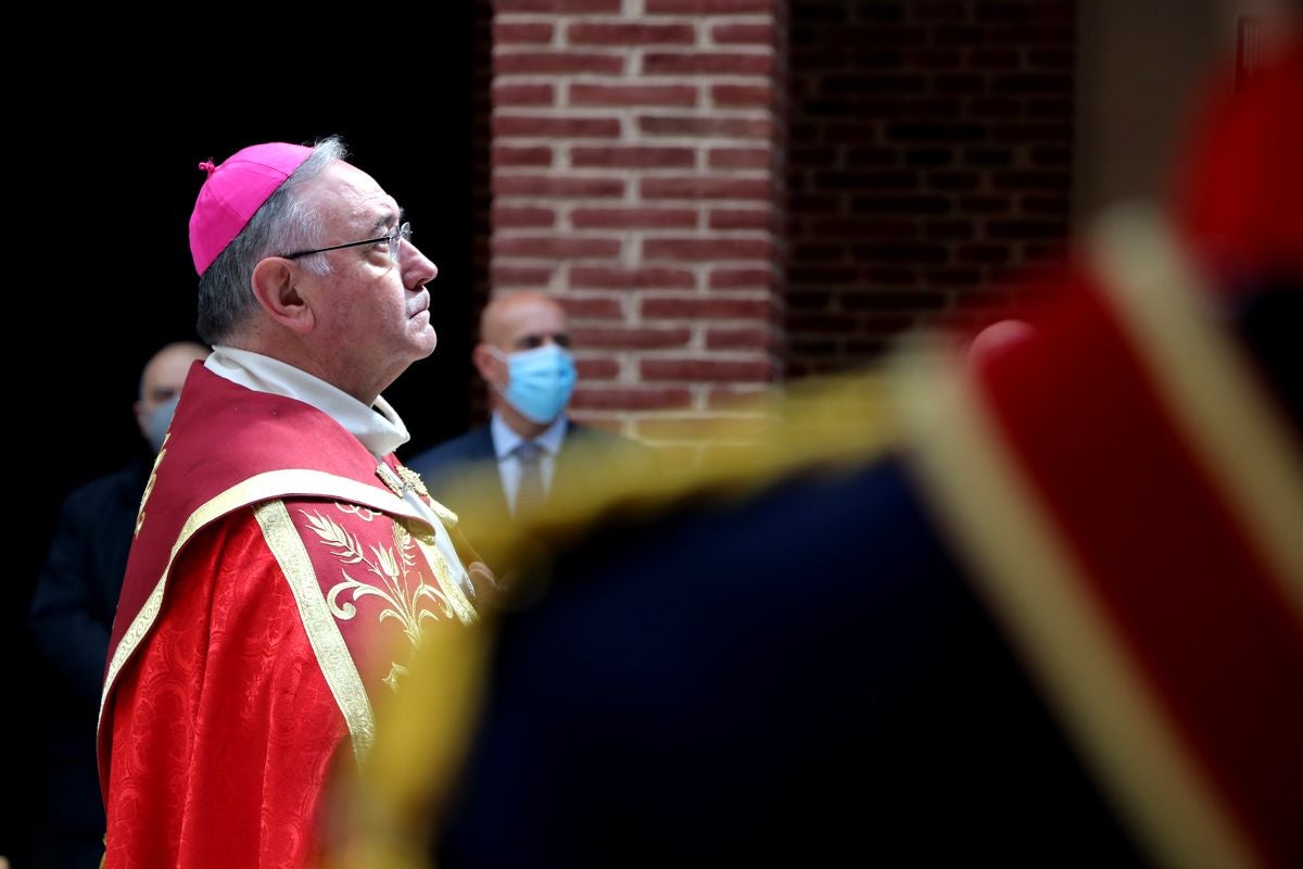 La Cofradía de las Siete Palabras ha presentado este sábado su nueva imagen que completa así los siete pasos que procesionarán el próximo Viernes Santo por las calles de León.