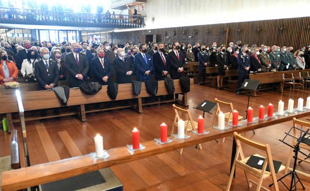 Más de un centenar de cofradías de 34 localidades de la provincia asisten a la Plegaria a la Virgen del Camino. 