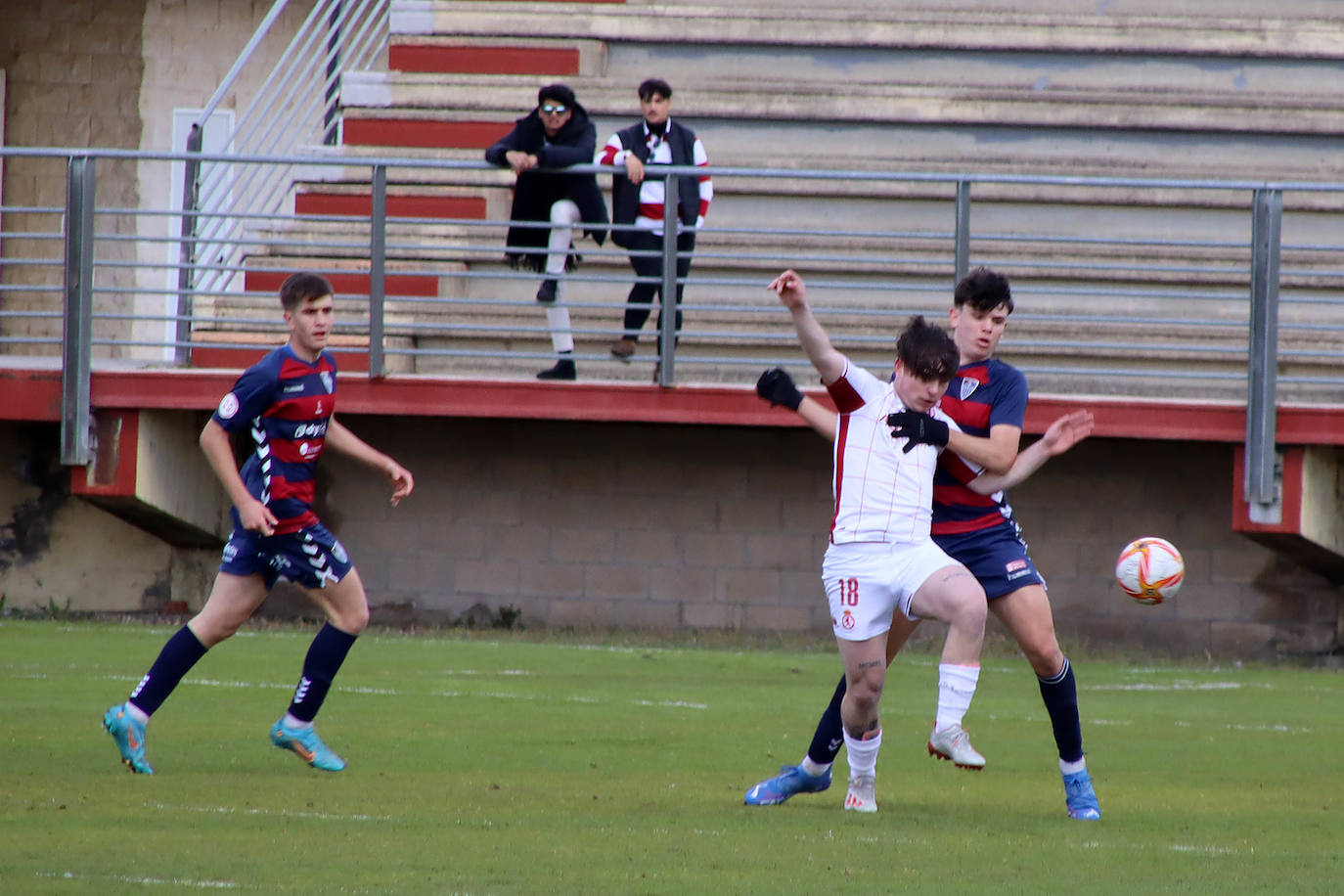 El conjunto leonés no es capaz de cambiar su dinámica y cae con un gol en el tiempo añadido