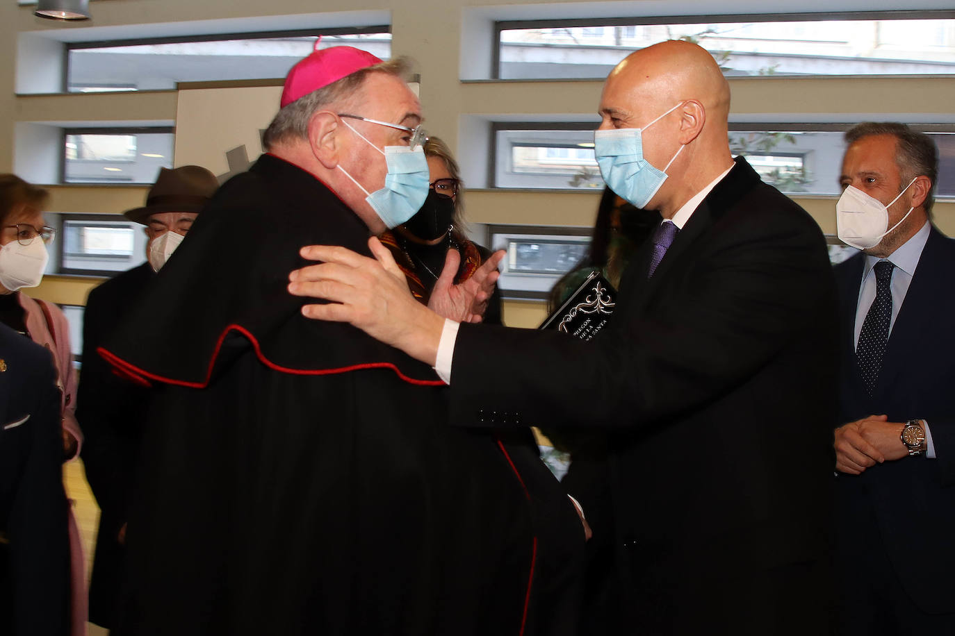 Laura Cordero Carro lee el pregón de la Semana Santa de León.