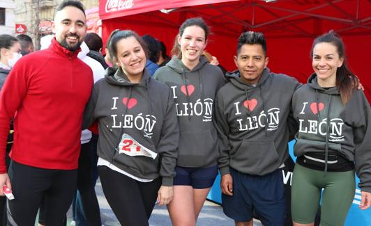 Los participantes desafiaron a la meteorología despacible de León.