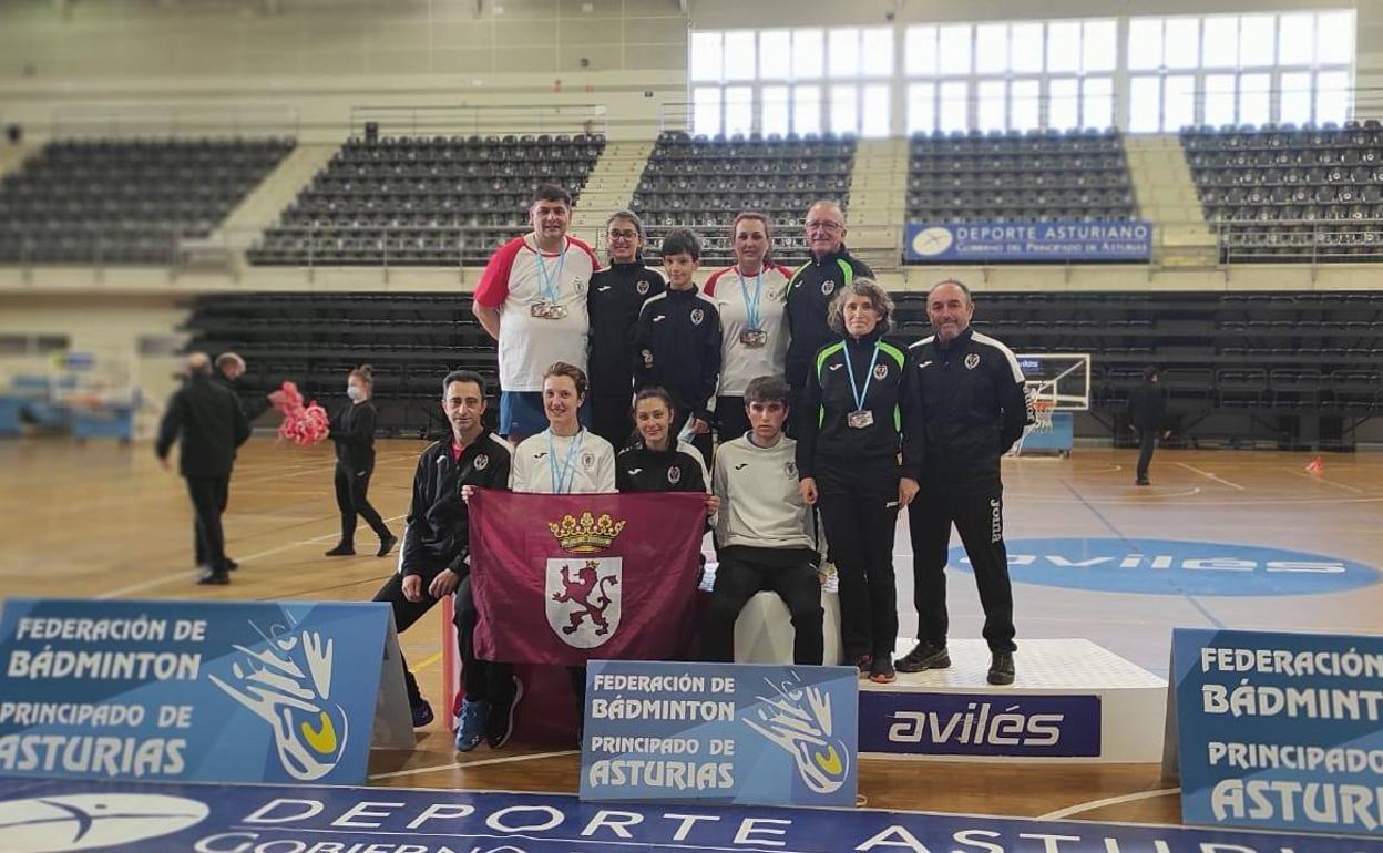 Representación leonesa en la competición celebrada en Avilés. 