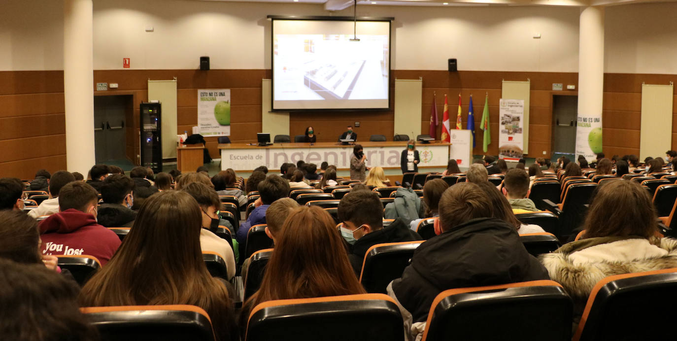 La Universidad de Leó nrecibe a futuros nuevos alumnos y comparte con ellos las potencialidades del centro 