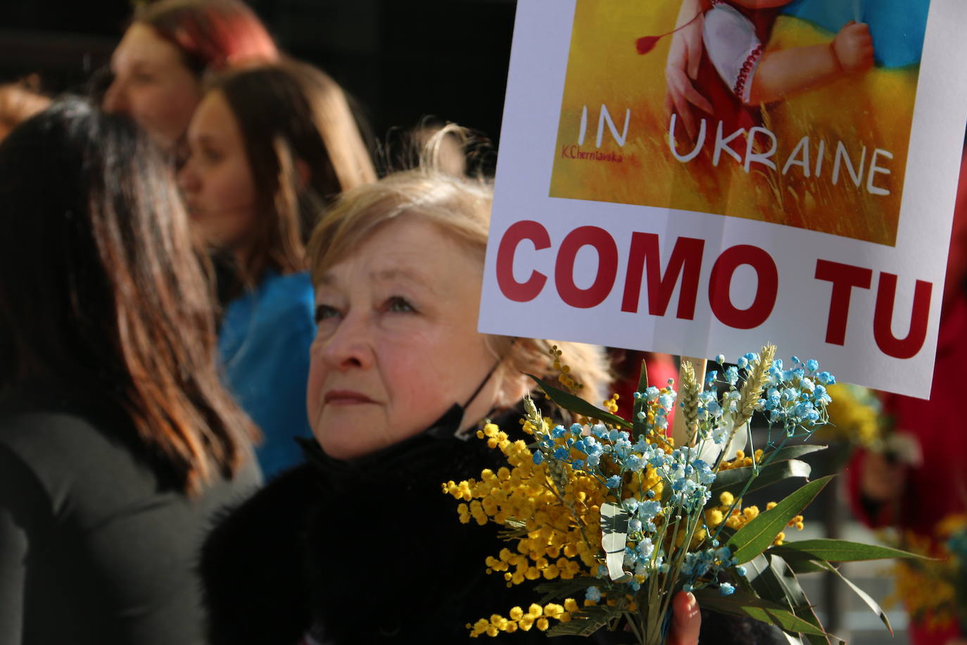 Centenares de personas se suman a esta marcha en la que se denuncia a situación que se vive en este país por culpa de Rusia.