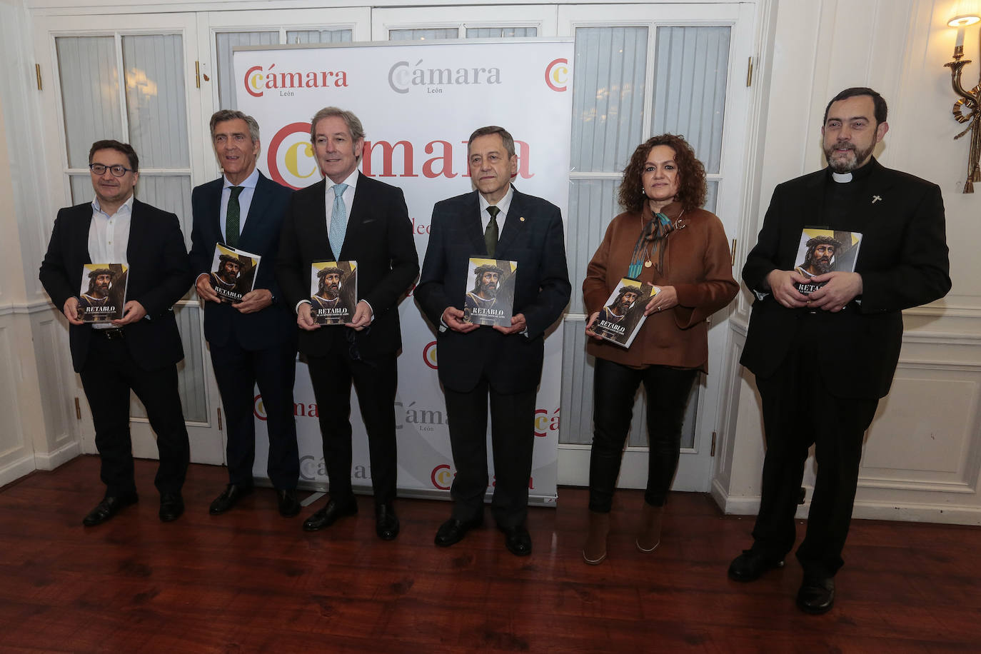 Acto de presentación del libro 'Retablo de la Semana Santa de León' de Máximo Cayón Diéguez