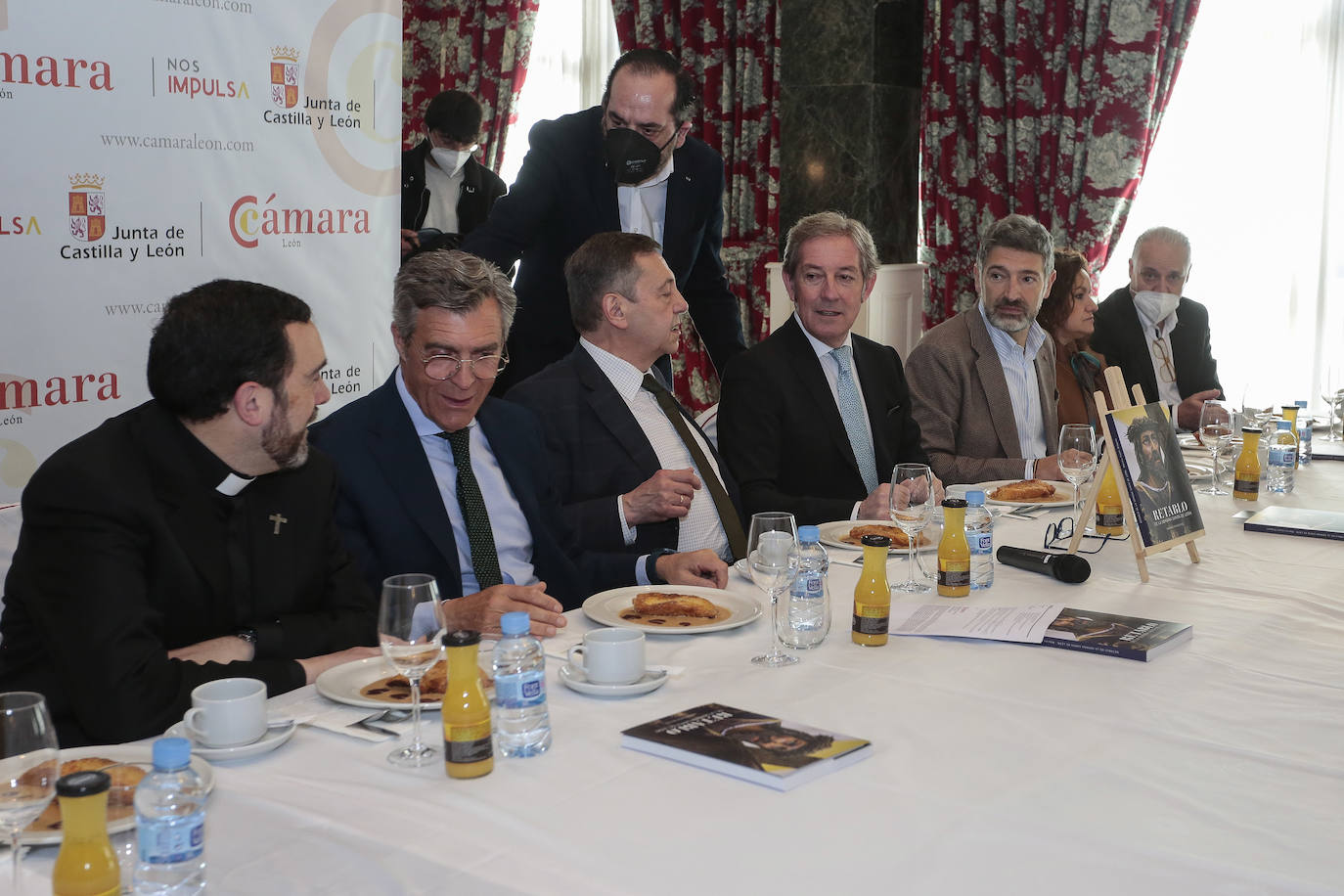 Acto de presentación del libro 'Retablo de la Semana Santa de León' de Máximo Cayón Diéguez